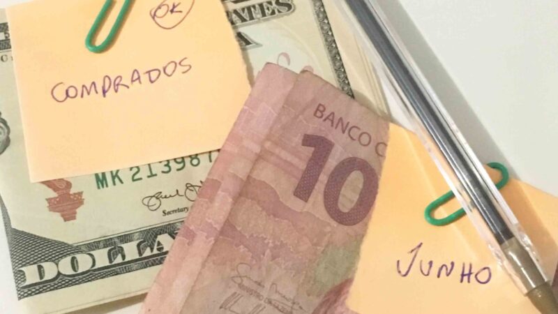 Como guardar dinheiro para viajar